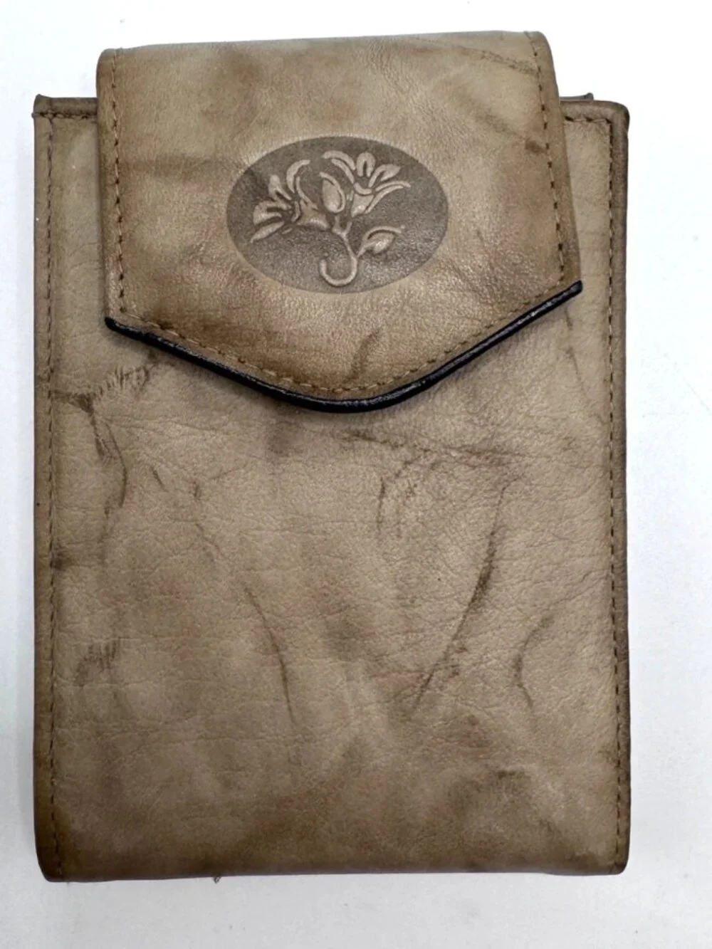 Buxton Heiress Top Grain Cowhide Leather Wallet Bifold Floral Embossed Flap Beig - Picture 1 of 13